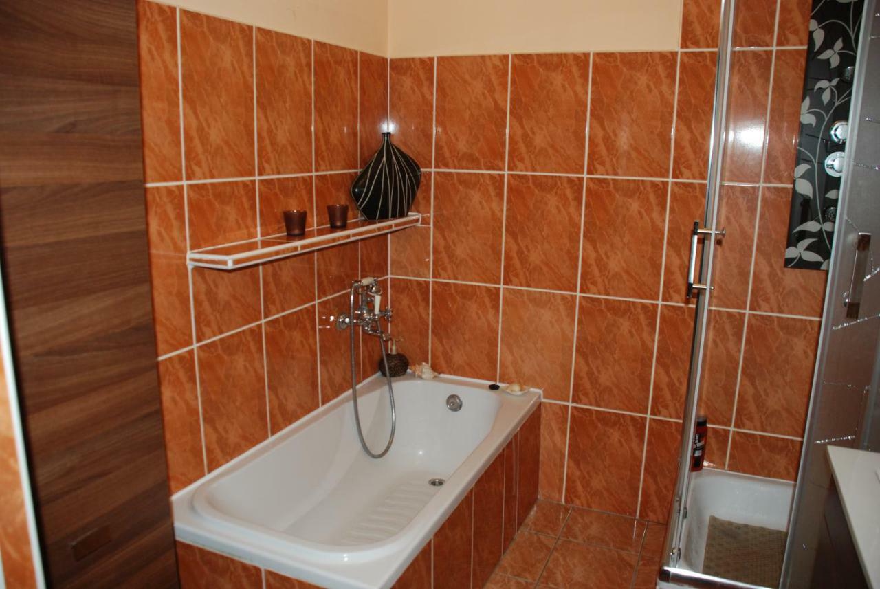 Dom Chotomow Apartman Kültér fotó